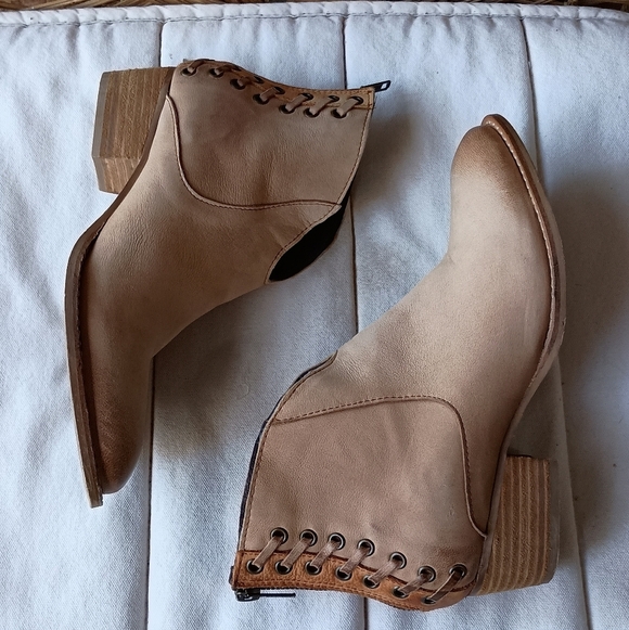 Journee Collection Womens ARIKA Tan Ankle Booties Shoes 8.5 - Picture 6 of 6